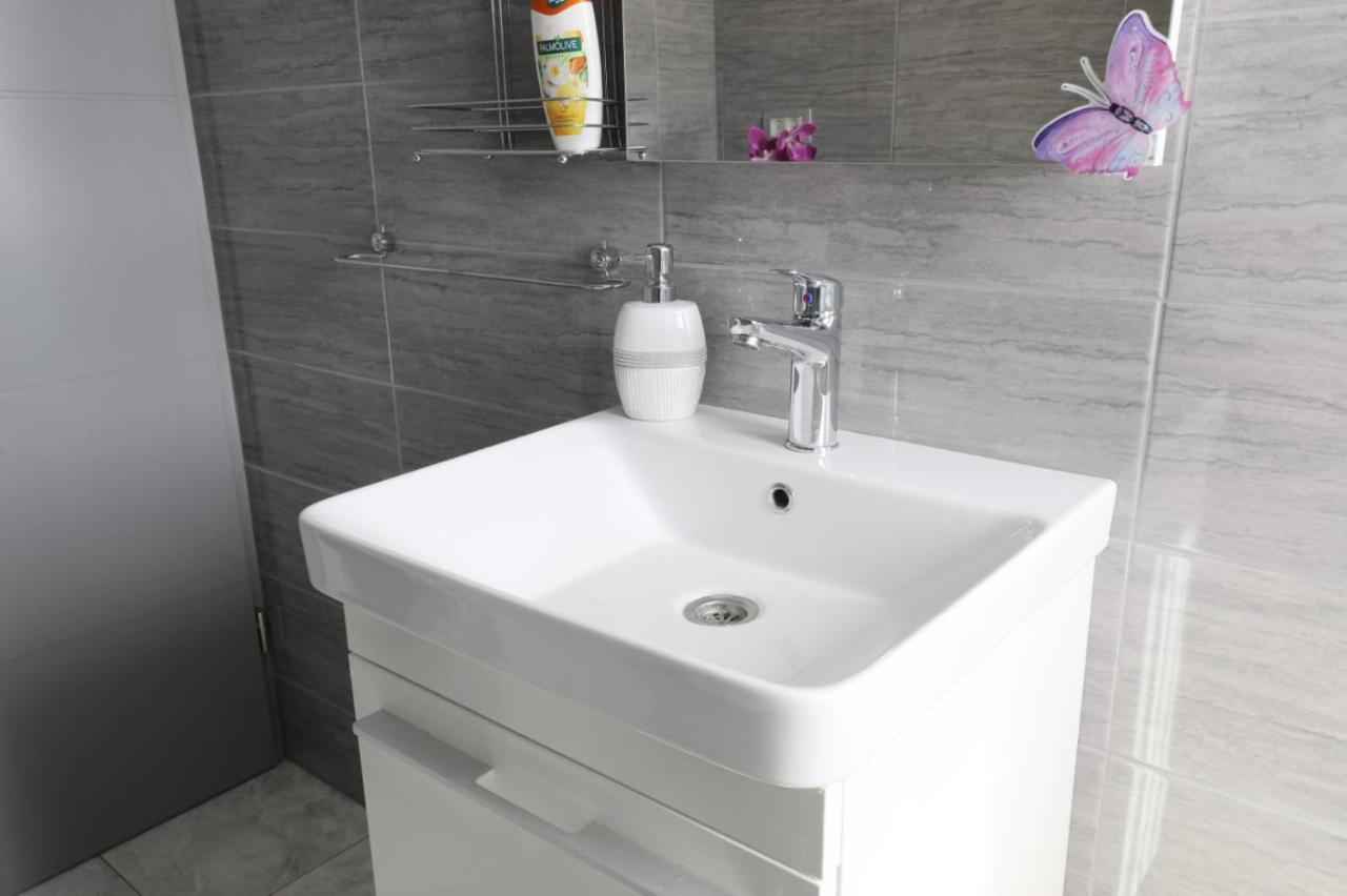 Apartman Teo &Tena Otocsán Kültér fotó