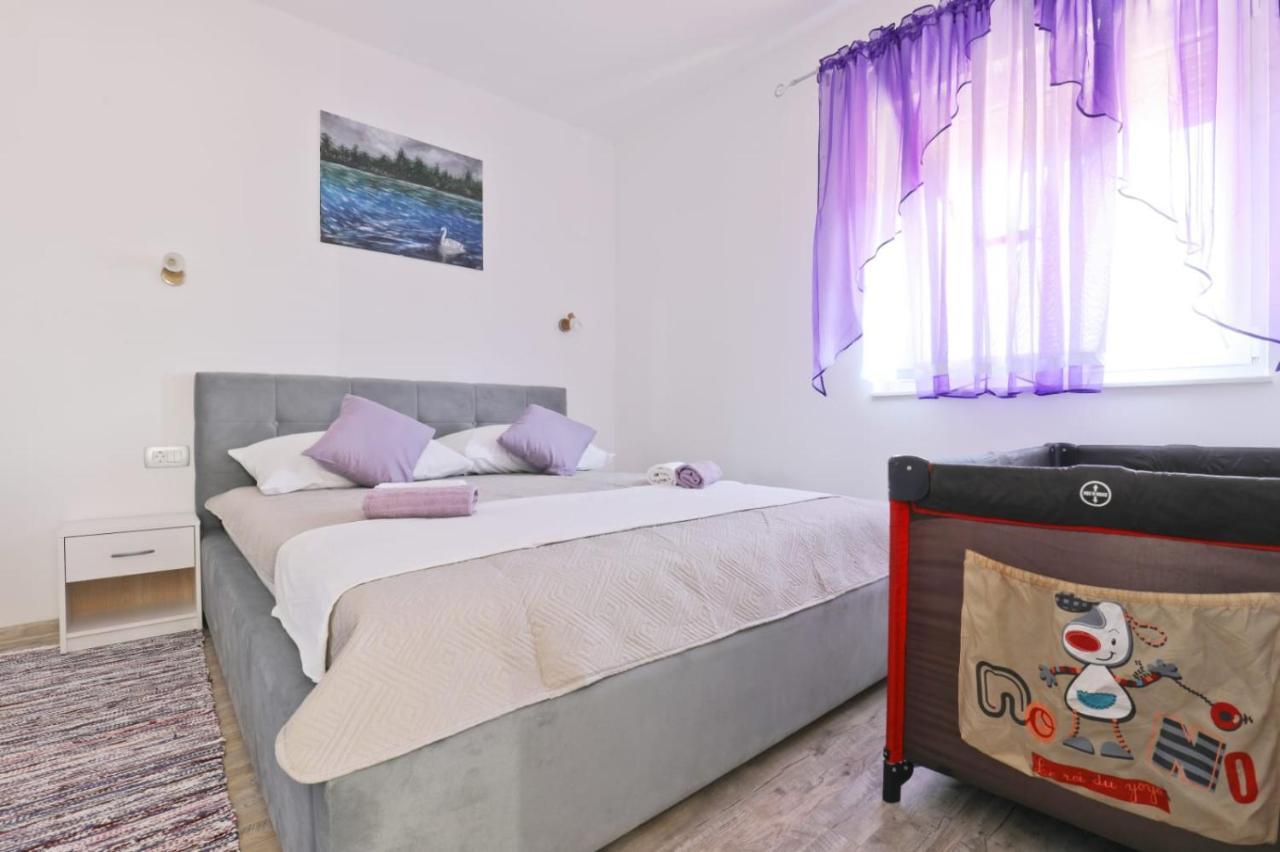 Apartman Teo &Tena Otocsán Kültér fotó