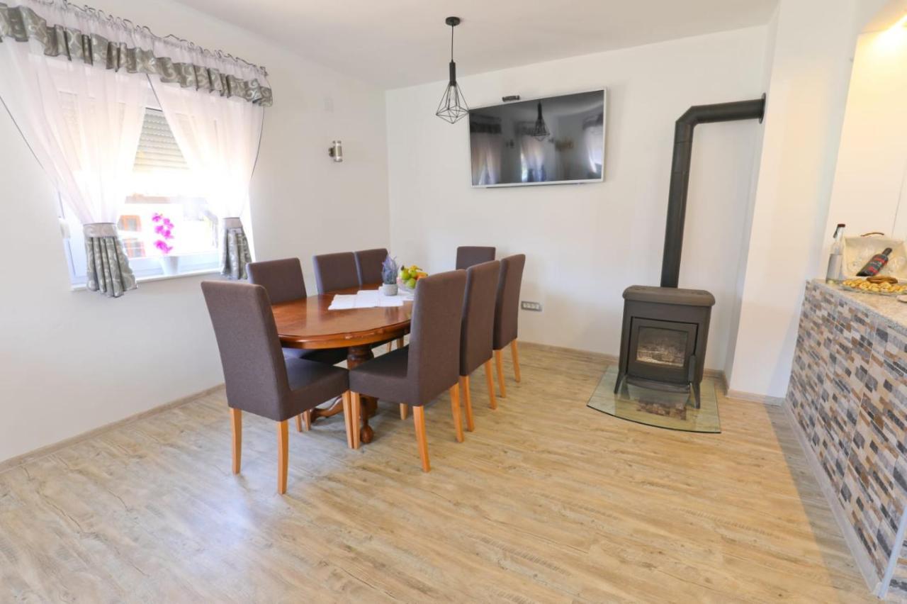 Apartman Teo &Tena Otocsán Kültér fotó