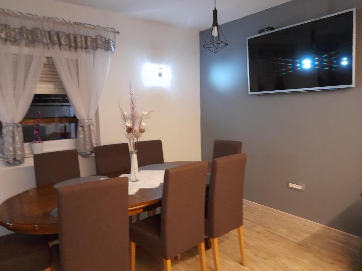 Apartman Teo &Tena Otocsán Kültér fotó