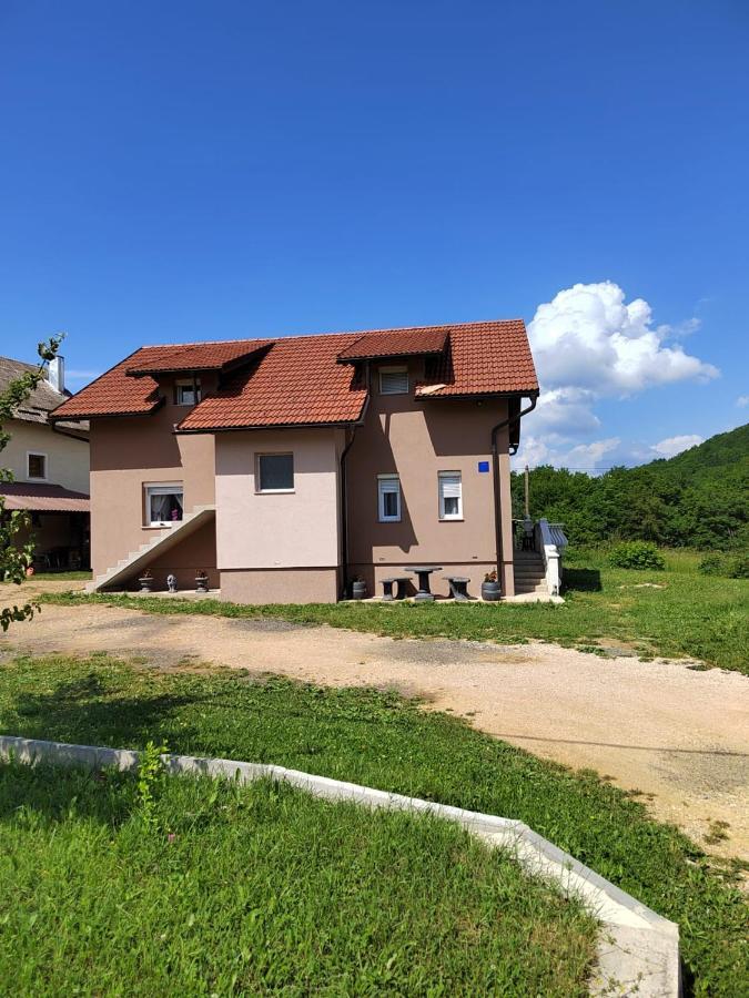 Apartman Teo &Tena Otocsán Kültér fotó